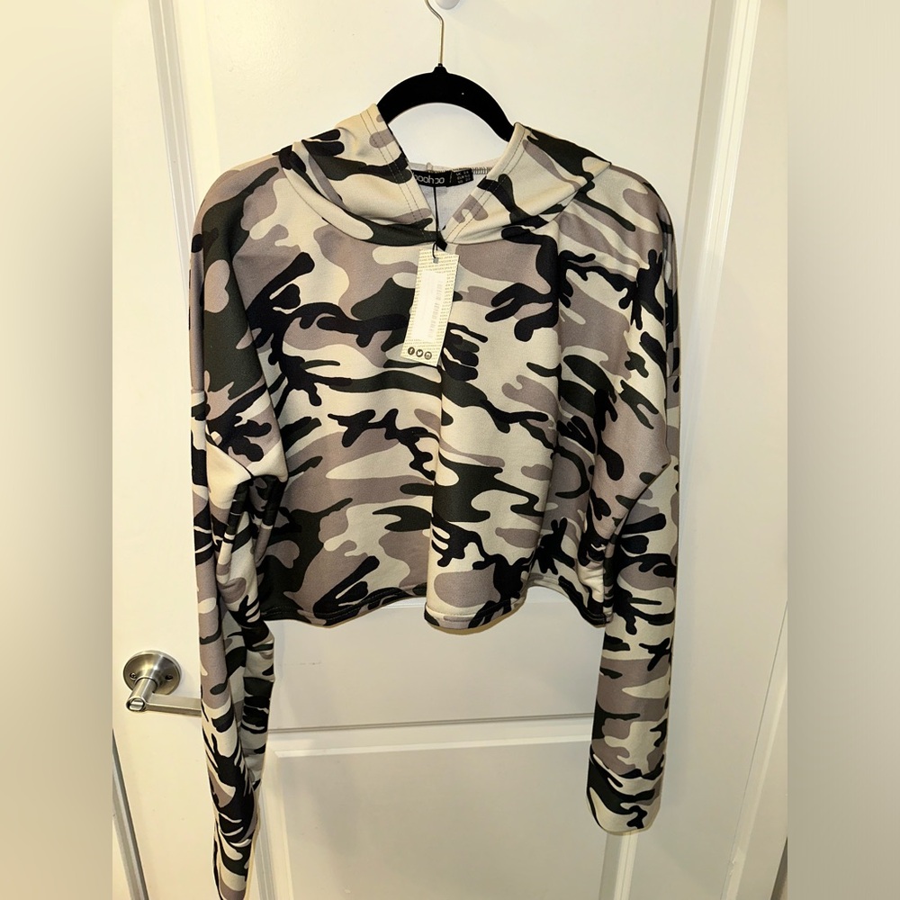 Bohoo Camo cropped Hoodie **NWT**